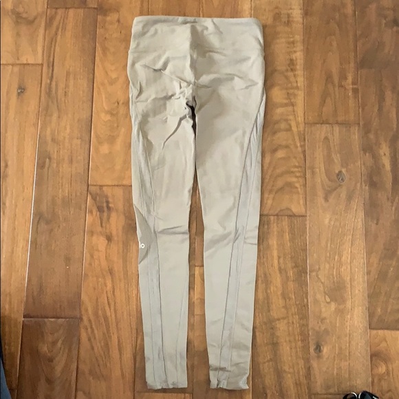 Alo Everlast Leggings - Picture 3 of 5